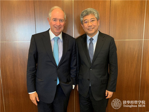 1555290096390051864.jpg 与学院顾问委员会委员、黑石集团董事长、首席执行官兼共同创办人苏世民(Stephen A. Schwarzman)合影_副本.jpg