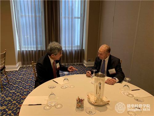 1555290104349032740.jpg 与美国史带金融财团董事长兼首席执行官莫里斯·格林伯格(Maurice R. Greenberg)交流_副本.jpg