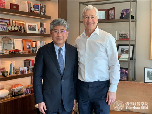 1555290078928033333.jpg 与学院顾问委员会委员、摩根大通公司董事长兼首席执行官杰米·戴蒙(Jamie Dimon)合影_副本.jpg
