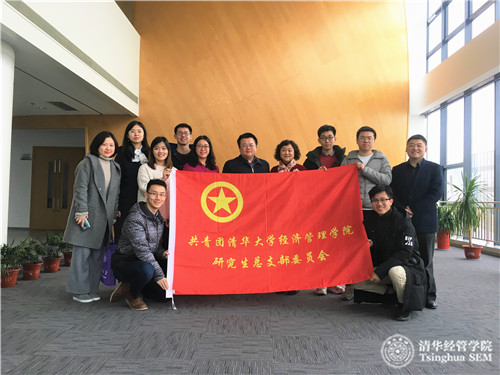 1551687531359063791.jpg 与校友和团区委领导合影.jpg