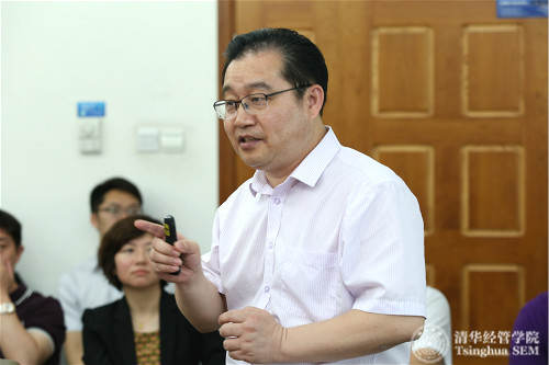 1529461034294062914.jpg 大会主席、清华经管学院长江学者特聘教授陈国权在论坛作主题报告_meitu_1.jpg