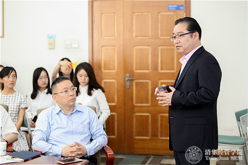 1496219577411083903.jpg 图2-大会主席、清华经管学院长江学者特聘教授陈国权启动会议并简要介绍论坛_meitu_2.jpg